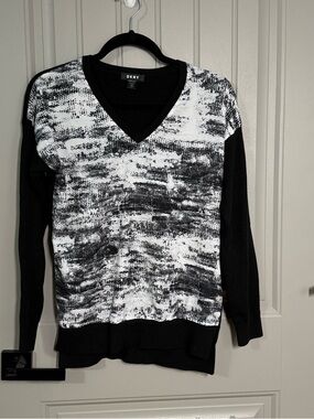 DKNY Black & White Abstract V-Neck Sweater